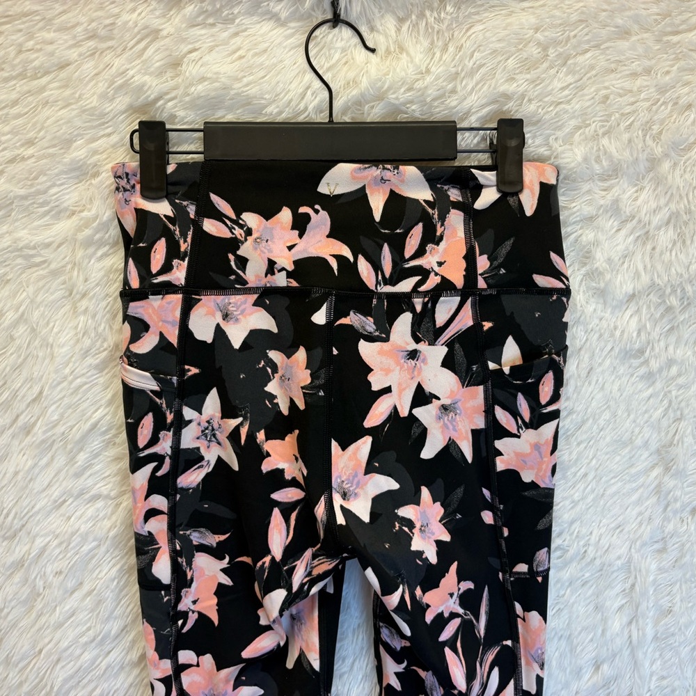 Victoria’s Secret Floral Athleisure Leggings | Yoga | | Lightweight | Medium - Picture 11 of 13